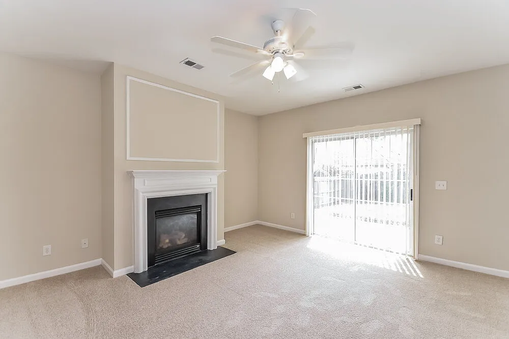 3 bed, 2.5 bath, 1632 sqft, $2,010 — Photo 4