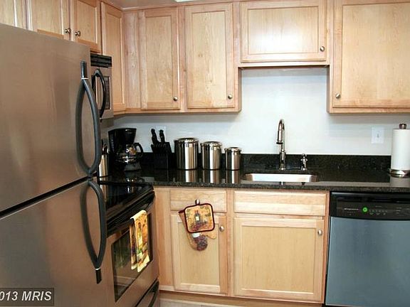 5th image of 1001 N Randolph St APT 912