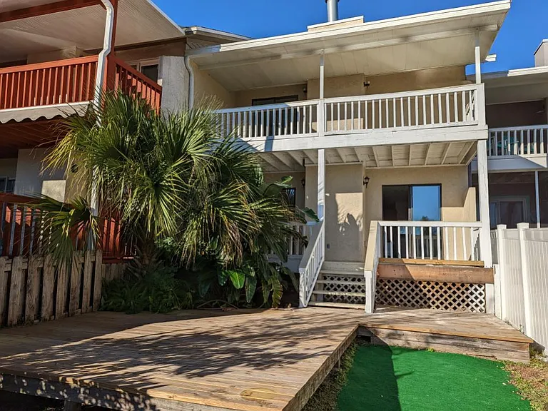 1349 Capri Dr — Photo 25