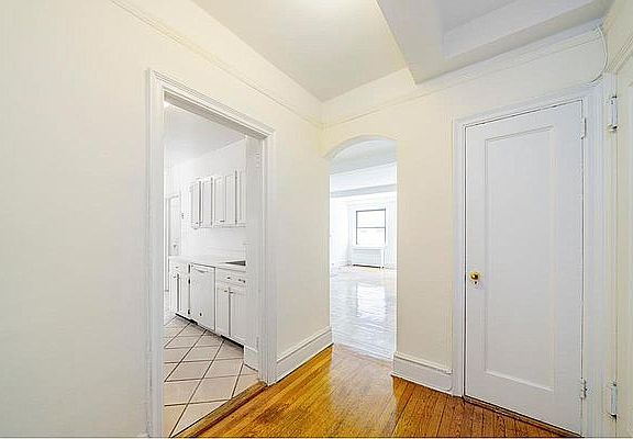 4th image of 237 E 20th St APT 4E