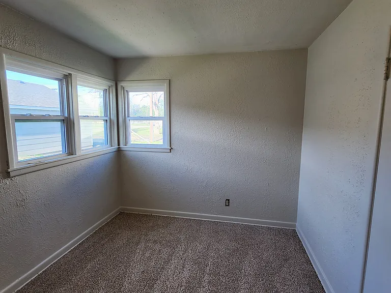 1914 S Hiram Ave — Photo 7