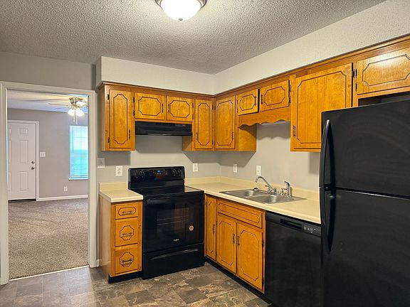 4th image of 421 Martha Ln #B
