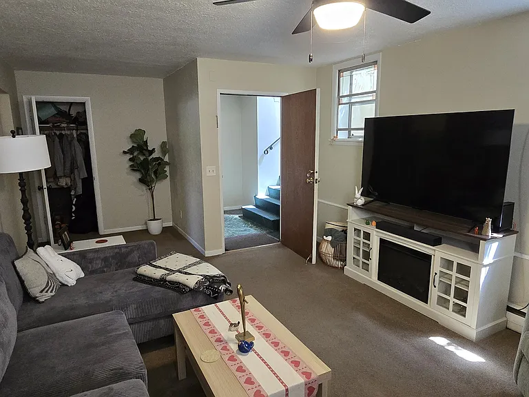 301 2nd St #7 — Photo 4