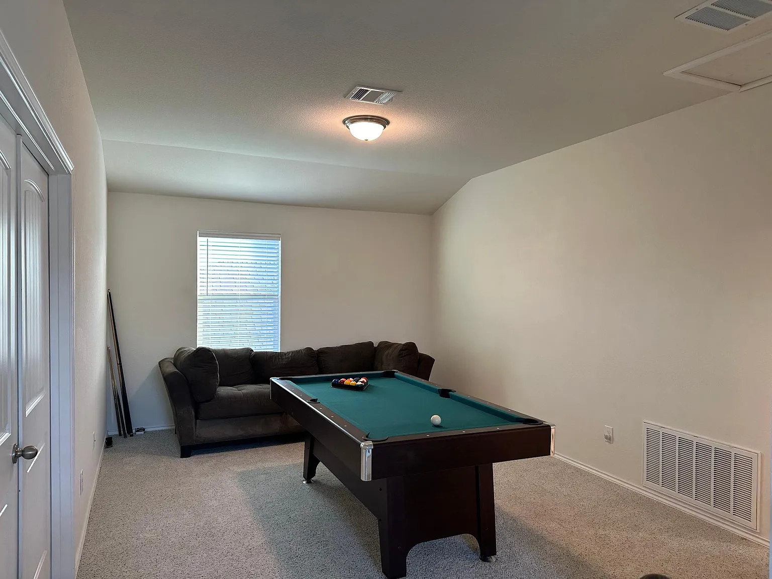 124 Rocroi Dr — Photo 4