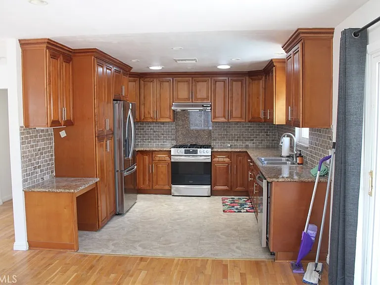 5192 Robinwood Dr — Photo 8