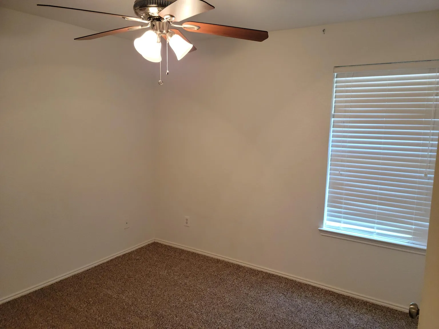 3 bed, 1856 sqft, $2,195 — Photo 3