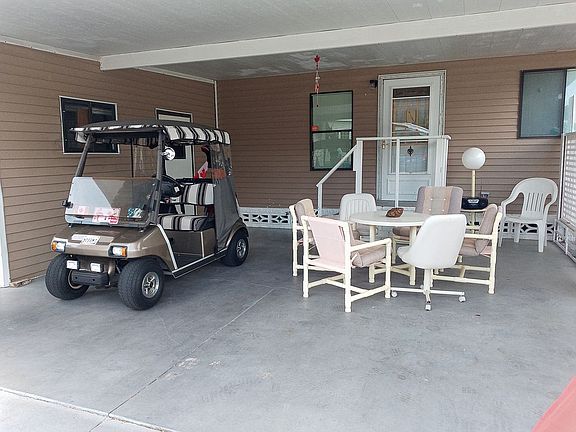 3rd image of 4517 Arlington Park Dr
