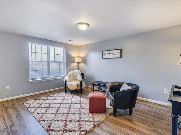 5th image of 53 Quincy Ct