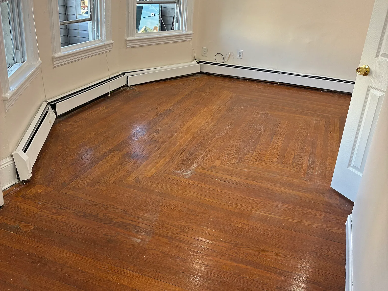 3 bed, 1000 sqft, $2,200 — Photo 3
