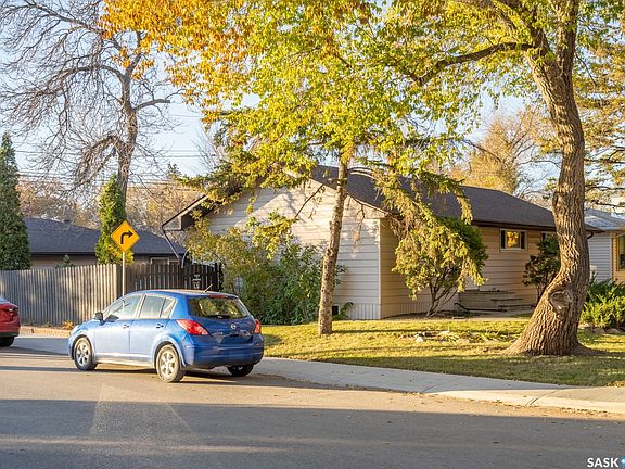 2nd image of 224 FRONTENAC Drive