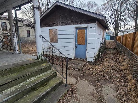 2nd image of 369 S 4th Ave