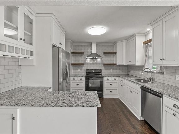 2nd image of 312 SW Blarney Ct