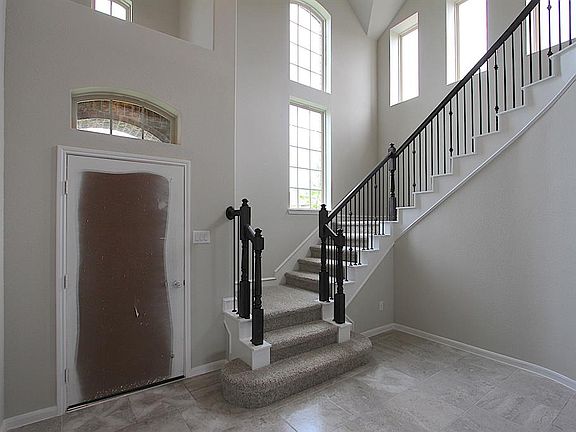 3rd image of 708 Sugar Trail Dr