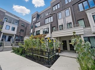 95 Eastwood Park Gdns #21, Toronto, ON M8W 0B9