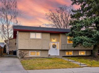 67 N Lake Sylvan Close SE, Calgary, AB T2J 3E5