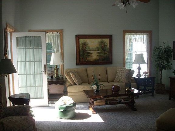 4th image of 28 Hillsdale Ter