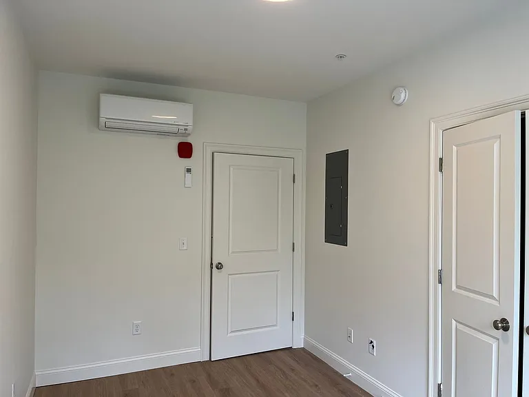 386 Saint John St — Photo 20
