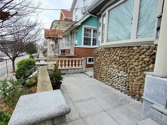 4th image of 9433 Park Ln S
