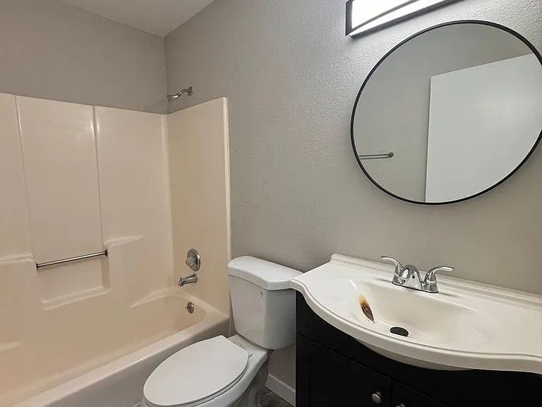Raintree Apartments — Photo 36