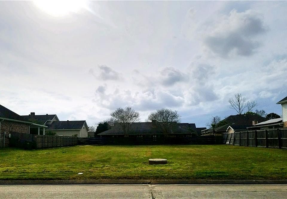 1st image of Lake Timberlane Dr