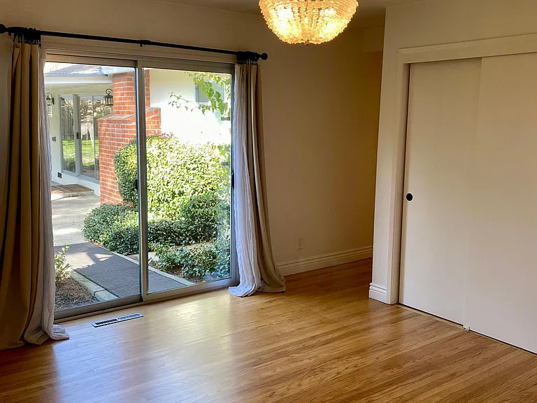 105 Torrey Pine Ct — Photo 8