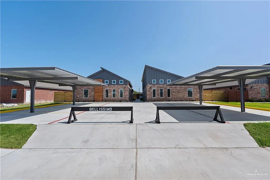 2 bed, 2.0 bath, 960 sqft, $1,200 — Photo 1