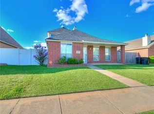 1207 SW 24th St, Moore, OK 73170