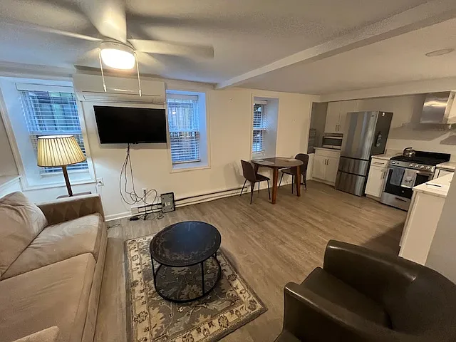 1646 Newton St NW #B — Photo 7