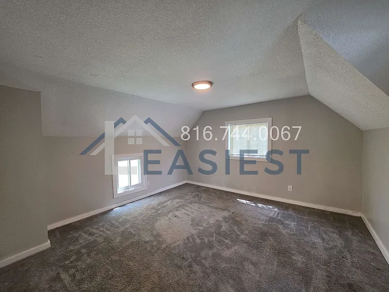 1209 College Ave — Photo 11