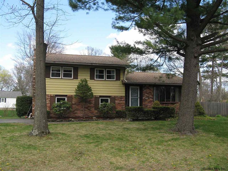 2nd image of 35 SCOTCH PINE Drive
