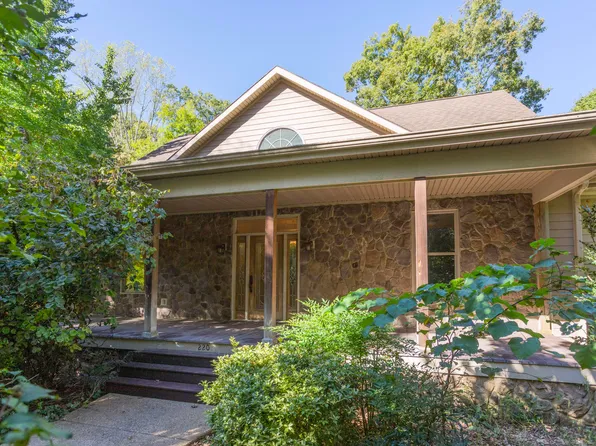 220 E Ridge Dr, Lexington, VA 24450