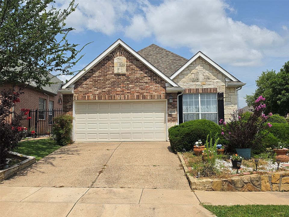 1st image of 8207 Persimmon St