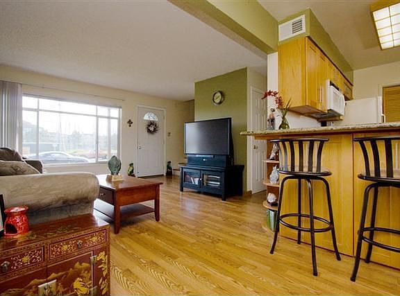 2nd image of 1543 Marina Ct