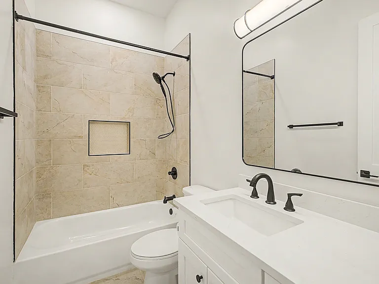 Ensuite Bath 3