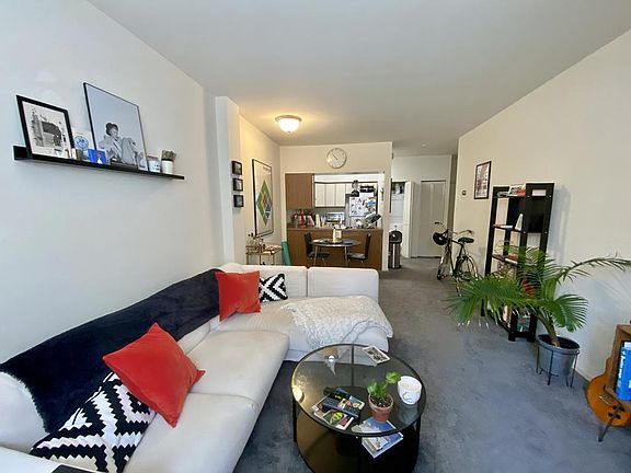 3rd image of 610 S American St APT 1