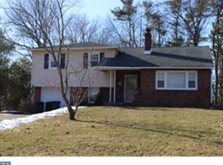 370 Holly Dr, Southampton, PA