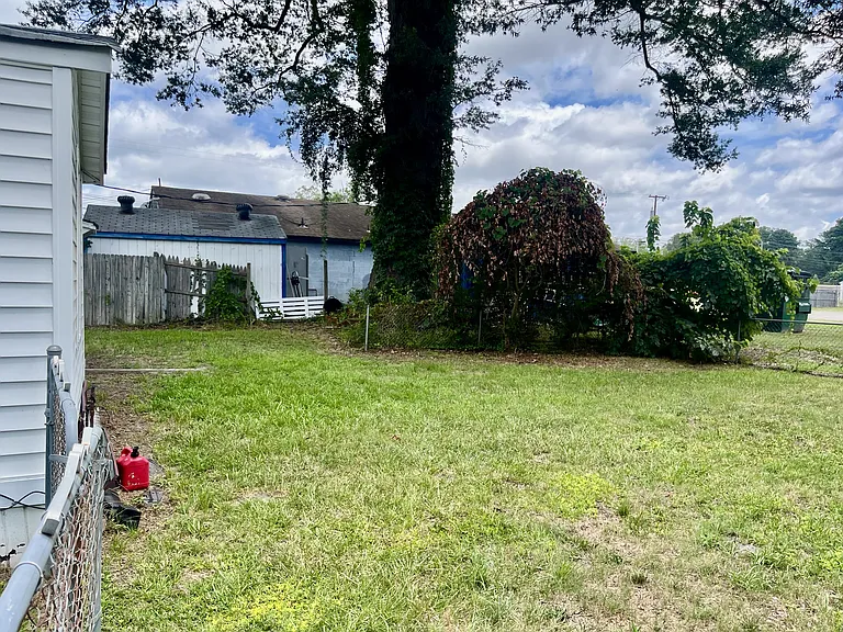 817 State St — Photo 15
