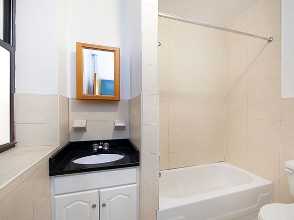 4th image of 330 E 15th St APT 13