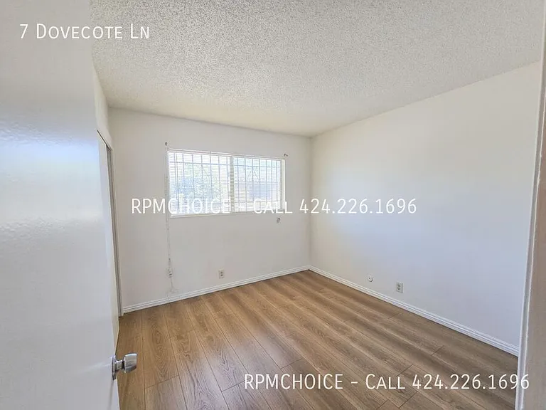 7 Dovecote Ln — Photo 21