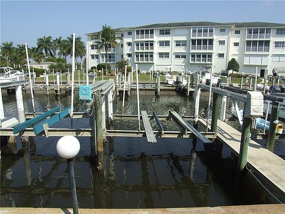 4th image of 130 Breakers Ct #2