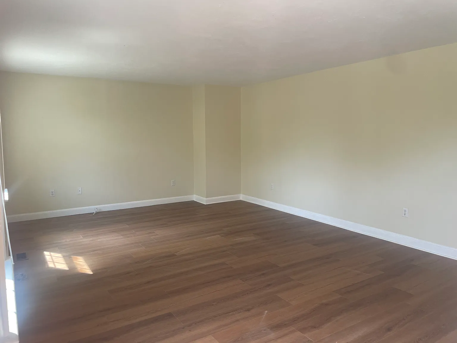 3 bed, 1.5 bath, 1200 sqft, $2,850 — Photo 2