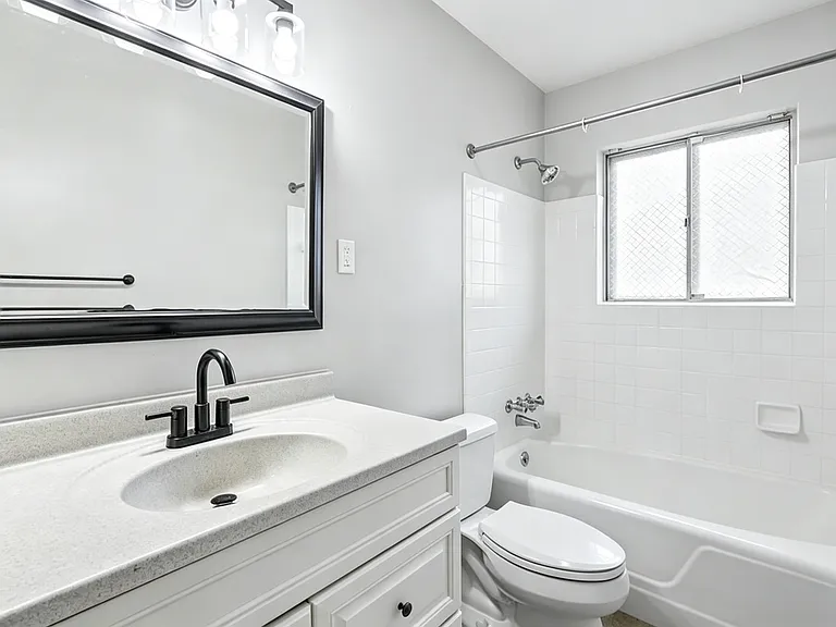 210 E Chickasaw Rd — Photo 15