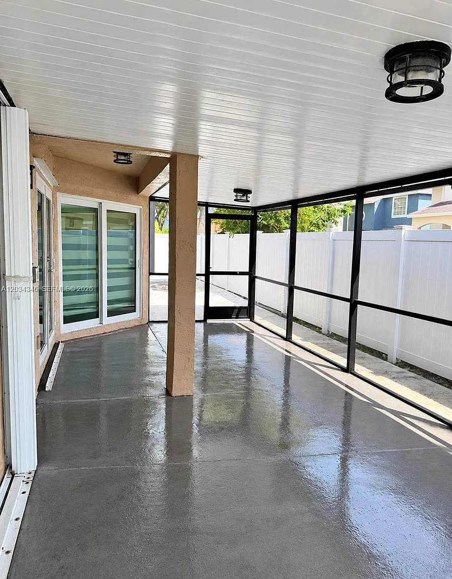 Pembroke Lakes Sec Eight — Photo 4