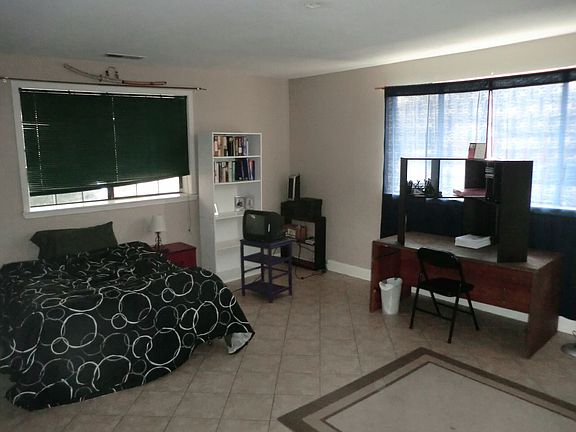 5th image of 1421 La Loma Dr
