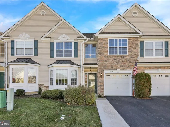 124 Village Dr, Blandon, PA 19510