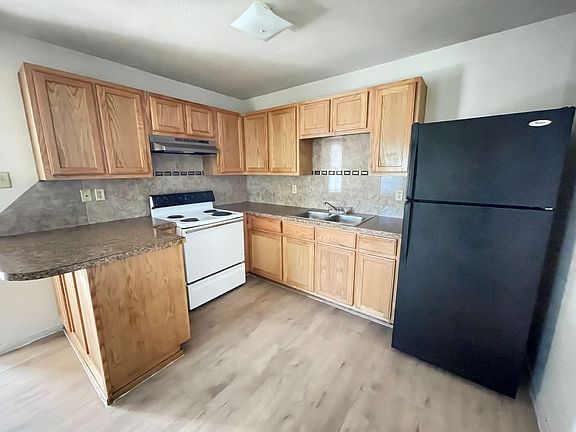 3rd image of 221 Hold St #8