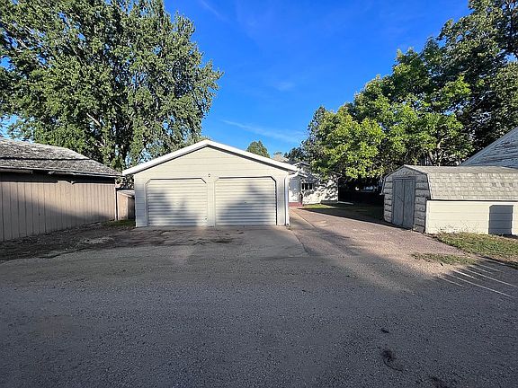 3rd image of 109 N Josephine Ave