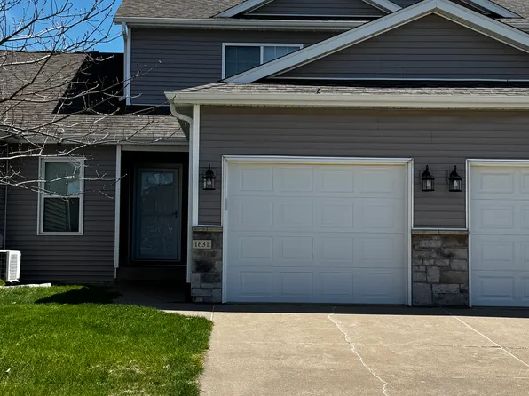 1631 Jenna Dr, Davenport, IA 52804