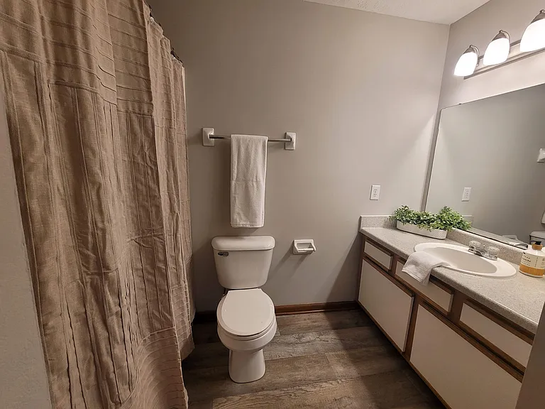 Classic Magnolia | Hall Bath