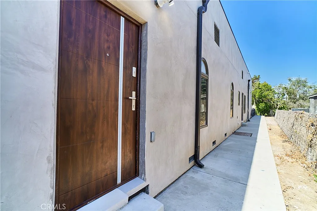 Studio, 1000 sqft, $2,800 — Photo 4